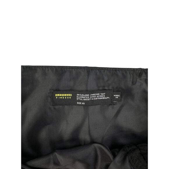 Finesse - Sora Asymmetrical Mini Skirt in Black - Picture 2 of 3